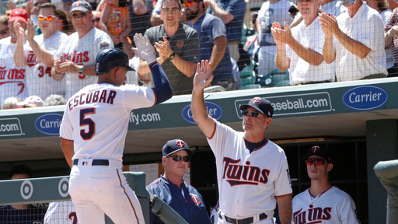 Gimenez's 2 homers help Berrios, Twins top Mariners 6-2 (Jun 15, 2017)